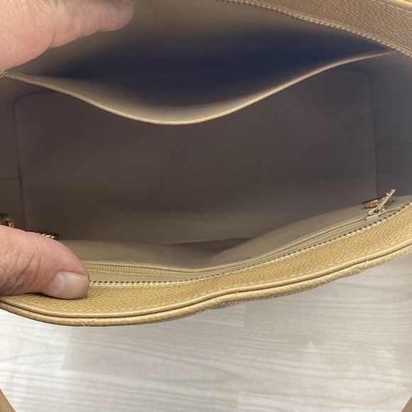 CHANEL Medallion Tan Caviar Tote Bag Authentic. - Picture 7 of 13